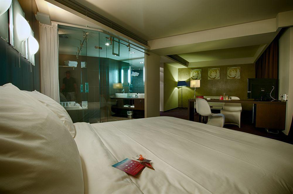 Le Rex Hotel Tarbes Eksteriør billede