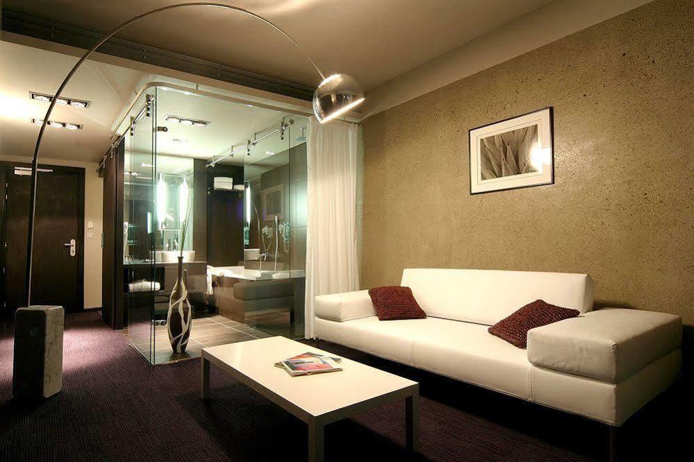 Le Rex Hotel Tarbes Eksteriør billede