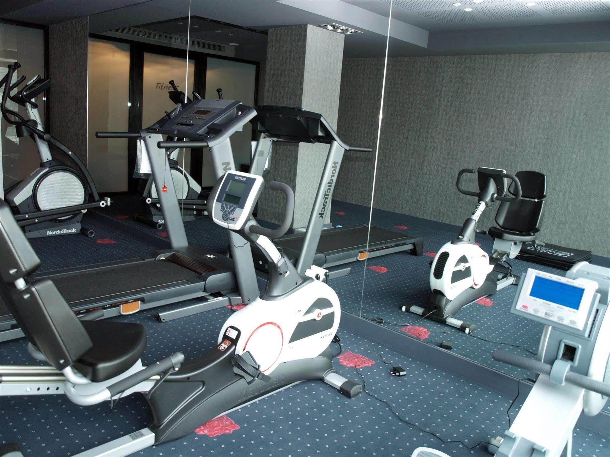 Le Rex Hotel Tarbes Eksteriør billede